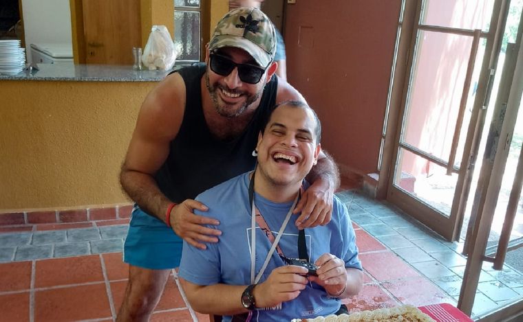 Eze celebrando el cumpleaños de Javier