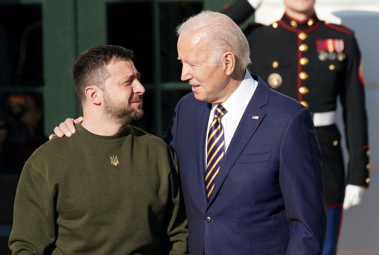 FOTO: Los mandataros de Ucrania y Estados Unidos, Volodimir Zelenski y Joe Biden. 