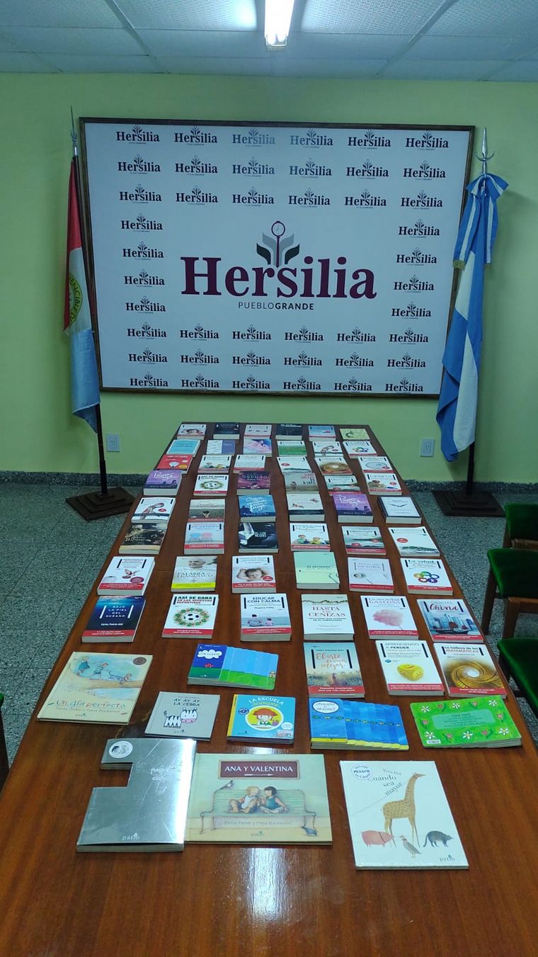 Un pueblo santafesino de 3 mil habitantes recibió una donación de 15 mil libros