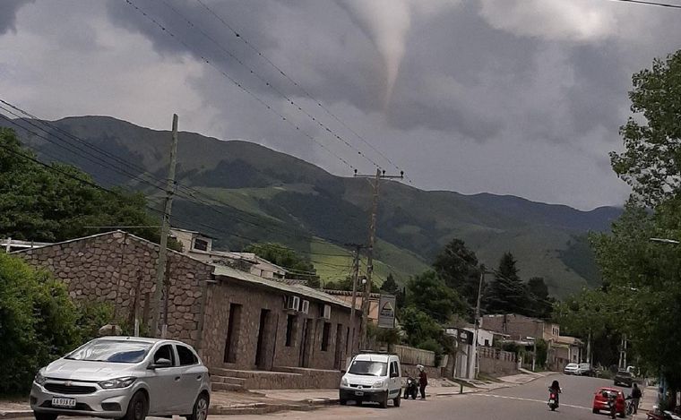 AUDIO: Un tornado sorprendió a los vecinos de Tafí del Valle. (Foto: Javier Astorga)