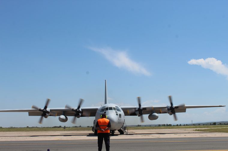 FOTO: Fadea entregó un nuevo Hércules modernizado a la Fuerza Aérea