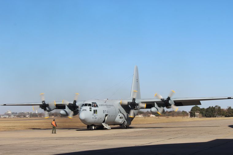 FOTO: Fadea entregó un nuevo Hércules modernizado a la Fuerza Aérea