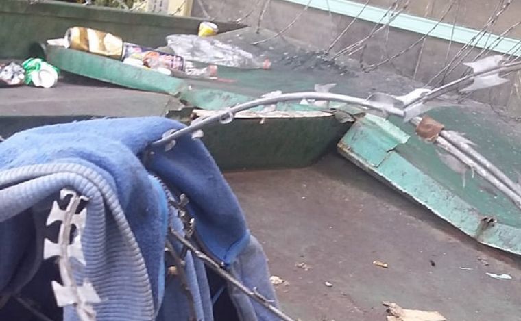 Así habían dejado el kiosco tras los festejos en el Obelisco.