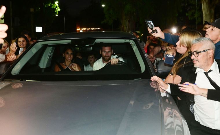 FOTO: Messi, de fiesta: locura total en el cumpleaños de su sobrina y con Los Palmeras.