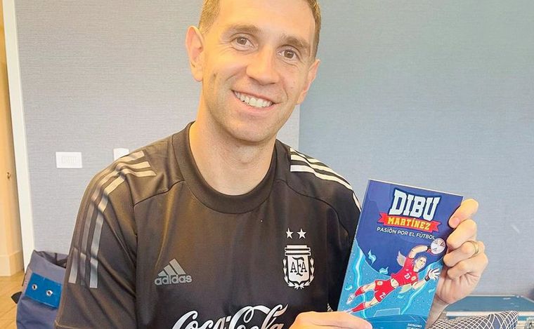 Se disparan las ventas del libro del Dibu Martínez para niños