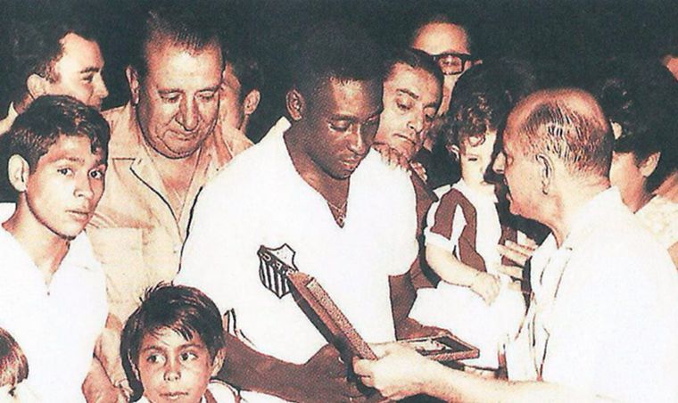 FOTO: Pelé pasó dos veces por La Boutique con el Santos.
