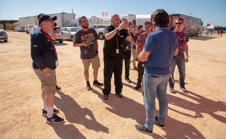 El director del Dakar con los periodistas latinoamericanos