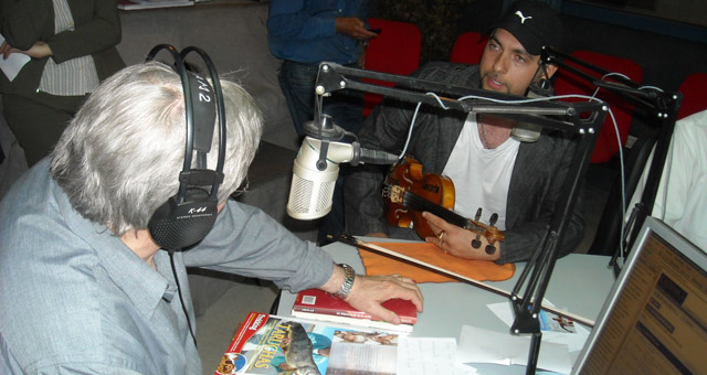 Leandro Lovato en los estudios de Cadena 3