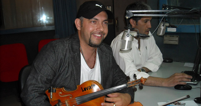 Leandro Lovato en los estudios de Cadena 3