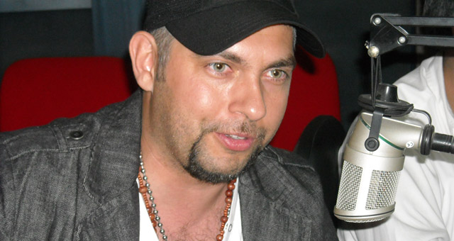 Leandro Lovato en los estudios de Cadena 3