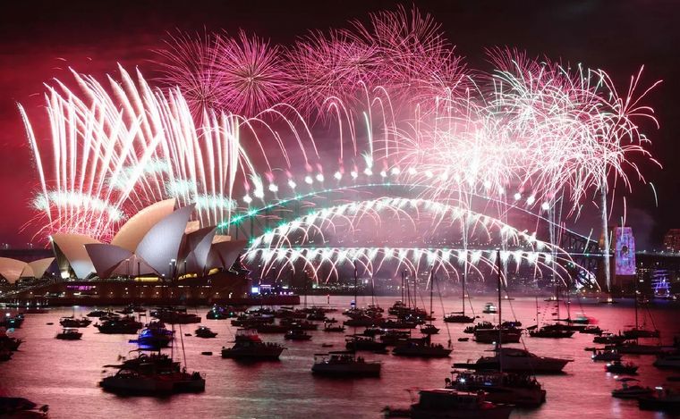 FOTO: Sidney festejó con fuegos artificiales la llegada del 2023. (Foto: AFP)