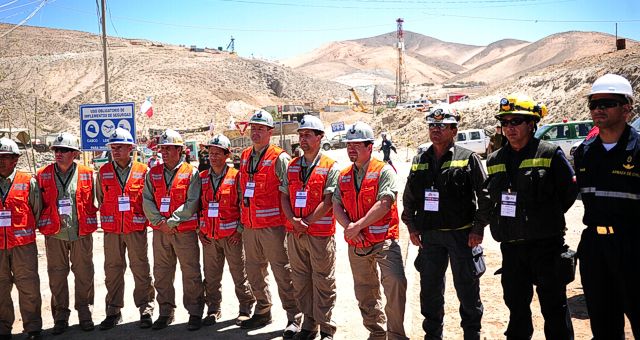 Cuerpo de rescatistas que tendrán la misión de sacar a los 33 mineros atrapados