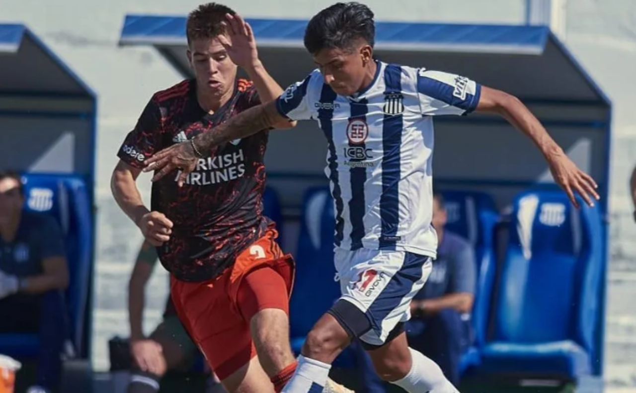 Leandro Espejo con la camiseta de la