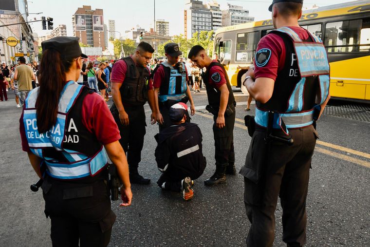 Once: amplio operativo contra los manteros que denuncian el 