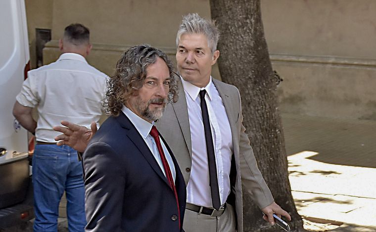 FOTO: Fabián Améndola y Fernando Burlando, abogados de la familia Báez Sosa.