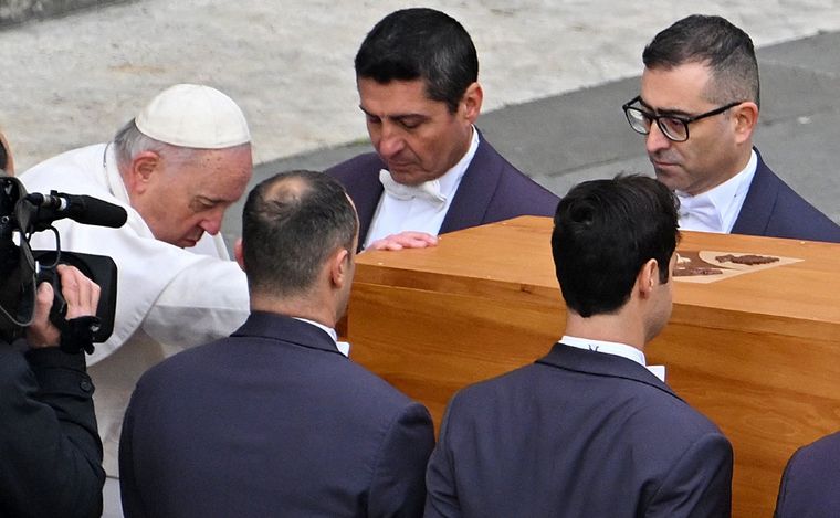 FOTO: Último adiós a Benedicto XVI en el Vaticano.