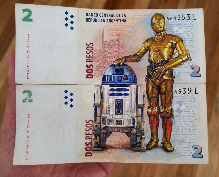 FOTO: Sergio Díaz, el artista salteño que pinta billetes de pesos argentinos. 