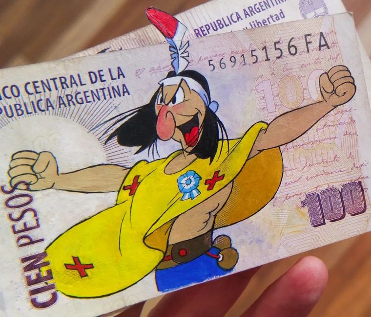 Sergio Díaz, el artista salteño que pinta billetes de pesos argentinos.