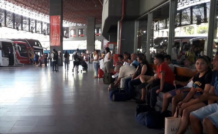 AUDIO: Gran movimiento en la terminal de Córdoba en el primer fin de semana de 2023.