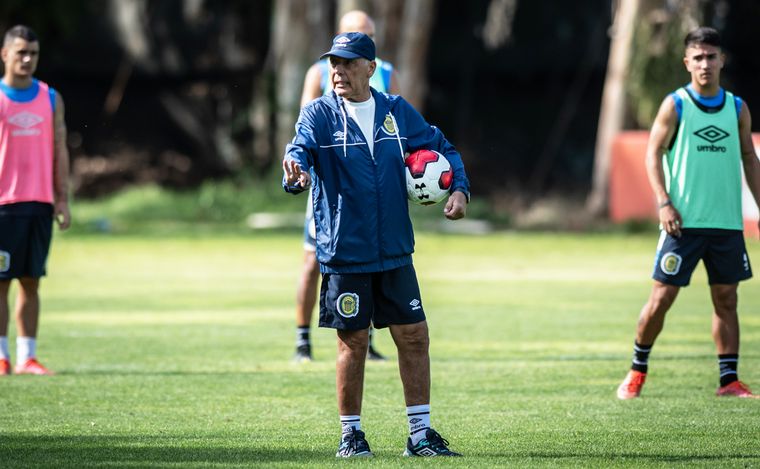 Miguel Russo busca el primer titulo amistoso con el Canalla