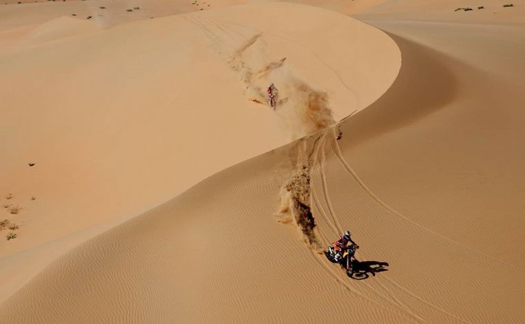 FOTO: Las dunas de Shaybah en el ingreso del Rubal Khali, con Kevin y Cornejo