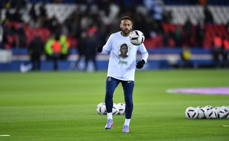 FOTO: Los futbolistas del PSG con la remera en recuerdo de Pelé