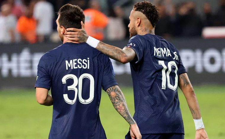 FOTO: Messi y Neymar salieron del campo de juego sin saludarse con los hinchas. (PSG)