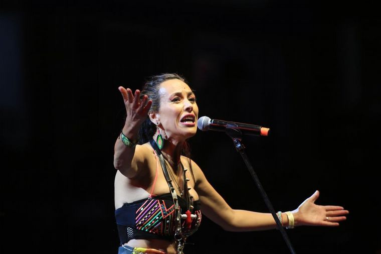 FOTO: Roxana Carabajal llenó de música Jesús María.