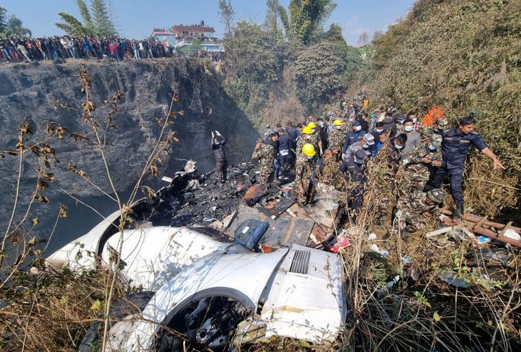 FOTO: El avión se estrelló cuando iba a aterrizar (Foto: NA vía Reuters)