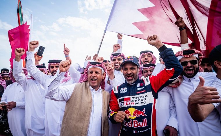 FOTO: Nasser y los cataríes festejando una nueva victoria