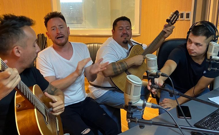 Grupo Ceibo y Marcelo El Coto combinan folclore y humor para un gran fogón de amigos.