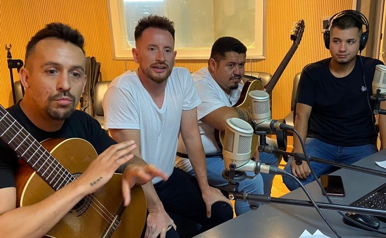 Grupo Ceibo y Marcelo El Coto combinan folclore y humor para un gran fogón de amigos.