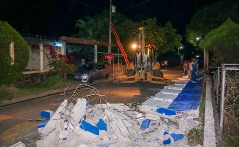 FOTO: Al menos 130 viviendas dañadas dejaron los sismos en El Salvador (Foto: M. Román).