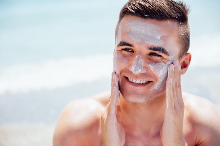 FOTO: Es importante el uso de protector solar para evitar daños en nuestra piel.