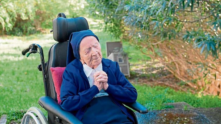 FOTO: La monja Sor André era desde abril de 2022 la mujer más longeva del mundo.