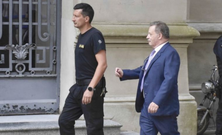 FOTO: El médico Juan Jose Fenoglio ingresa al tribunal