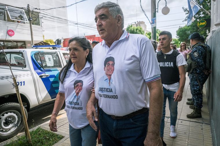Familiares de los padres de Fernando llegaron a Dolores para brindar su apoyo.
