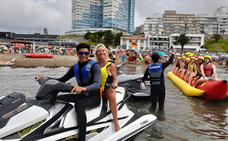Un divertido paseo en moto de agua para ver