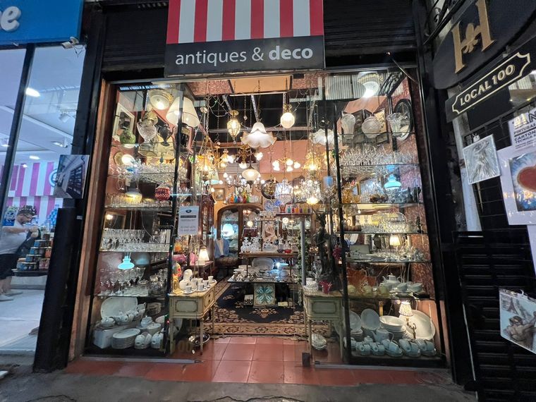 Eugenia Iérmoli visitó el Mercado de San Telmo en su recorrida por Buenos Aires. 