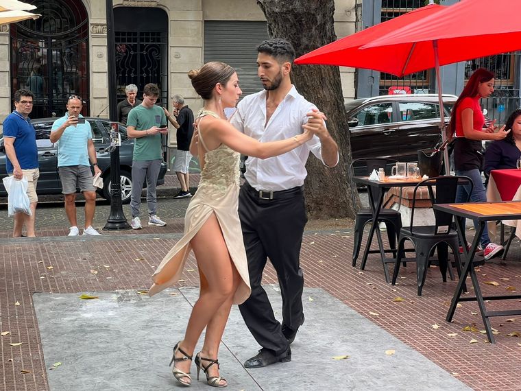 Eugenia Iérmoli visitó el Mercado de San Telmo en su recorrida por Buenos Aires. 