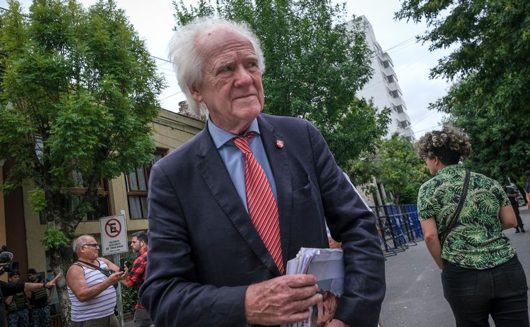 Juan Carlos Blumberg se acercó a apoyar a los padres de Fernando.