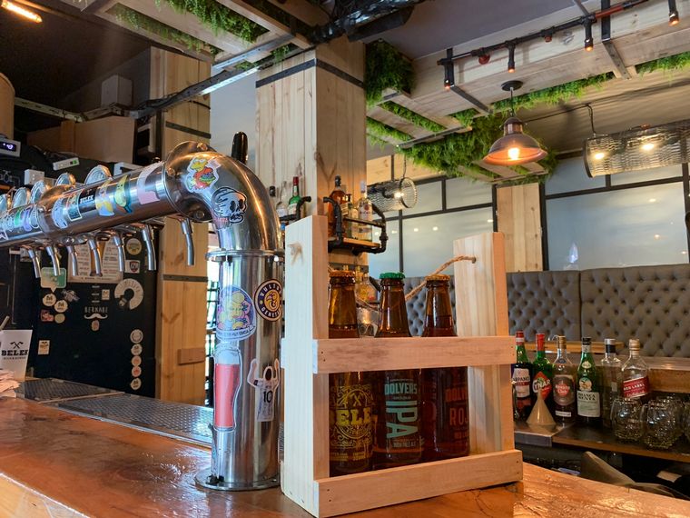 Un lugar para probar las hamburguesas de cordero más famosas de Bariloche.