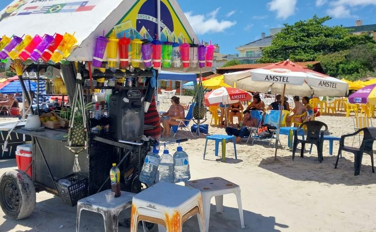 Orlando Morales recorrió una Canasvieiras colmada de turistas argentinos.