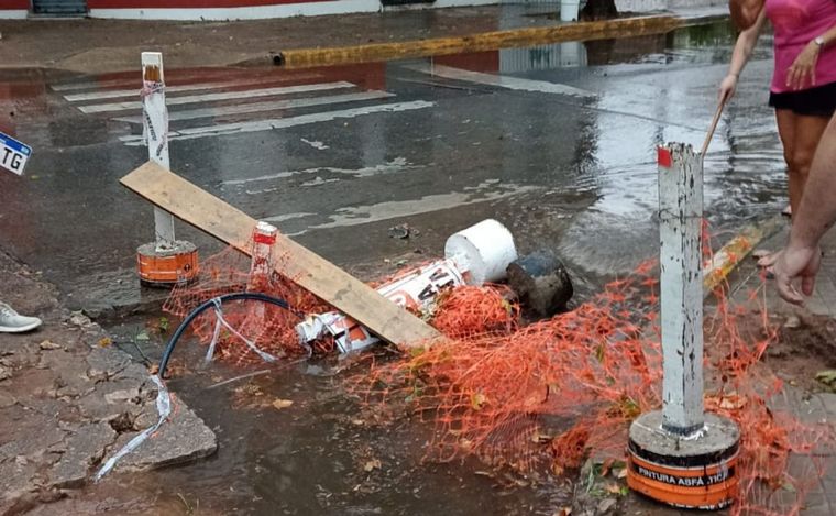 Diluvia en la ciudad de Rosario, fuertes tormentas de viento y lluvia.