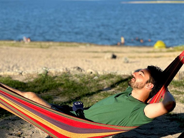 Un paseo en lancha por el dique de Cruz del Eje