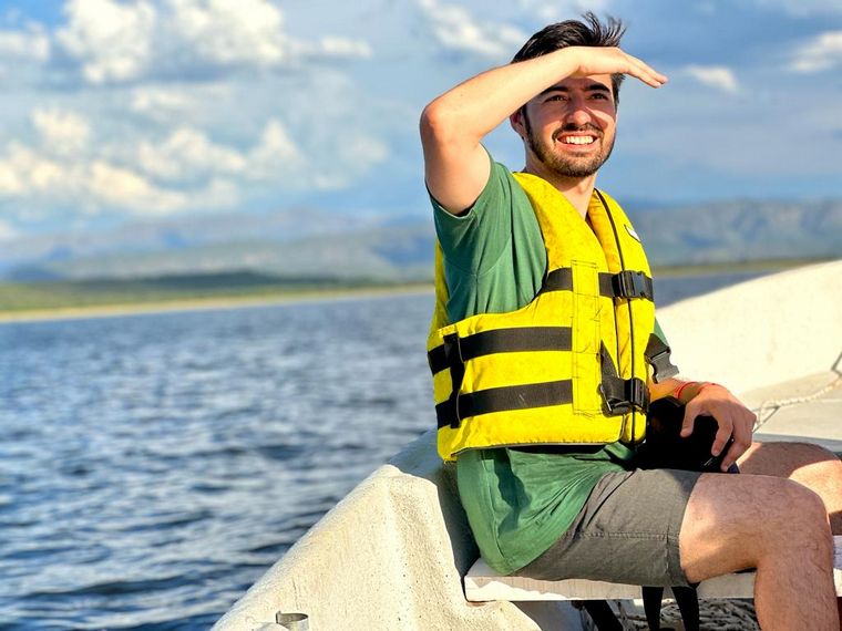 Un paseo en lancha por el dique de Cruz del Eje