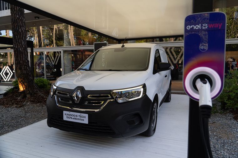 FOTO: Renault Megane 100% eléctrico en el stand de Cariló