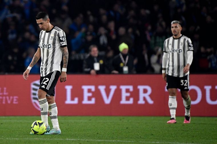 FOTO: Ángel Di María y Leandro Paredes con la camiseta de la Juventus. (Foto: ESPN)