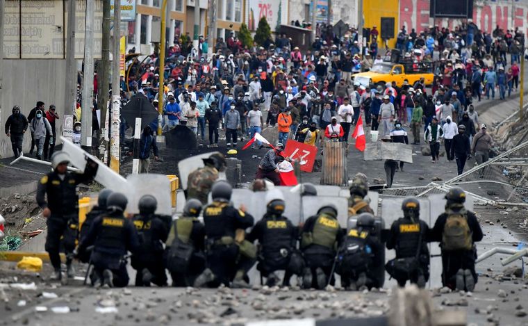 FOTO: Recrudecen las protestas en las calles de Lima, Perú.