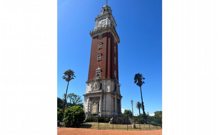 FOTO: La torre Los Ingleses y su increíble mirador que permite ver Argentina y Uruguay.